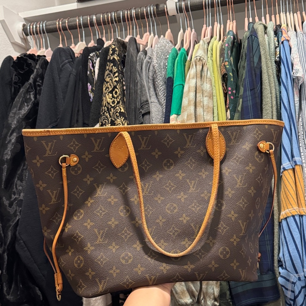 Louis Vuitton MM Neverfull